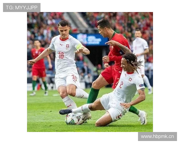 赫鲁斯蒂奇比赛阅读能力持续提升，中场组织表现稳健